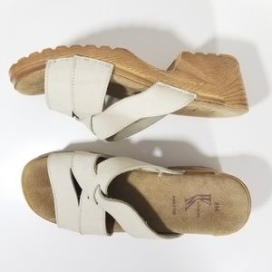 White Mountain Bone Leather Clog Sandals